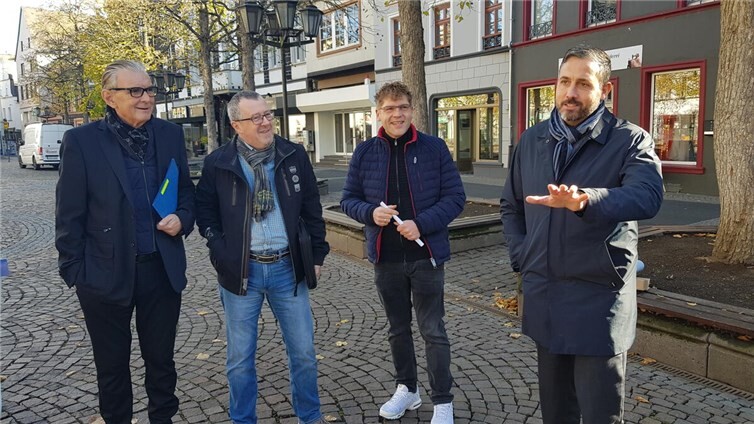 Gute Stimmung herrschte beim Pressegespräch mit (v.l.n.r.) Bürgermeister Claus Peitz, Spielleiter Thomas Manstein, Andreas Heinen und Oberbürgermeister Christian Greiner.