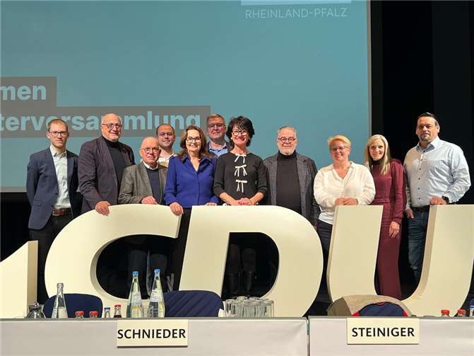 Gute Stimmung in Bingen bei den CDU-Vertreterinnen und Vertretern aus dem Kreis Ahrweiler.  Foto: P. Schneider