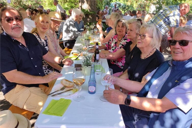 Gute Stimmung und gute Gespräche an den einzelnen Tischen