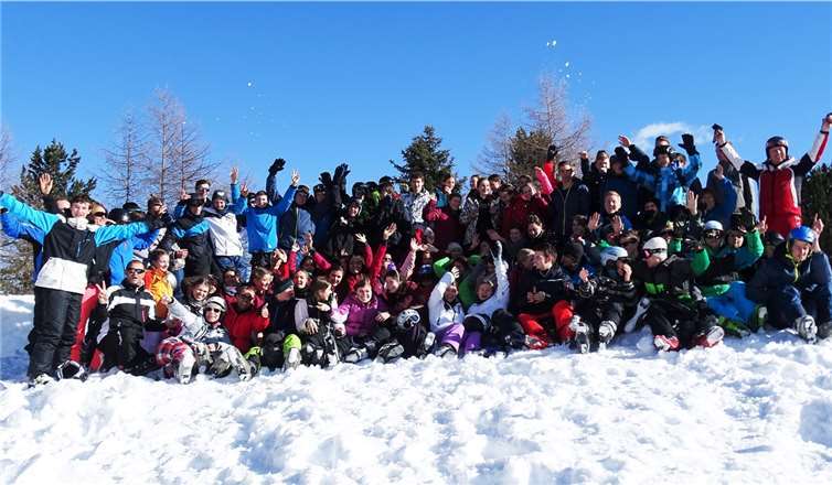 Gute Stimmung, viel Sonne und viel Spaß - die Skifreizeit 2016 des Are-Gymnasiums. privat