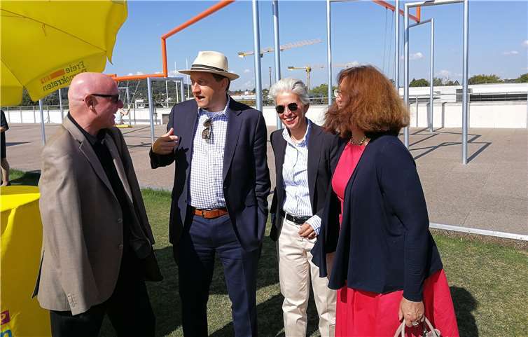 Gute Zusammenarbeit: Auf dem Dach des Kunstmuseums sprechen (v. l.) Ulrich van Bebber, Alexander Graf Lambsdorff, Marie-Agnes Strack-Zimmermann und Brigitte Schmickler über die Zukunft der Region Bonn/Ahrweiler.privat