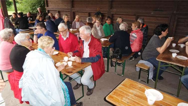 Guter Besuch trotz herbstlichen Wetters. H. Willms