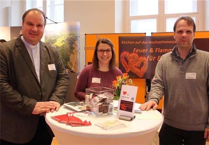 „Feuer und Flamme für Euch“ ist das Motto  Guter Dinge (von links): Dechant Jörg Schuh, Pastoralreferentin Judith Klinkner und der evangelische Pfarrer Tillmann Böhme.privat