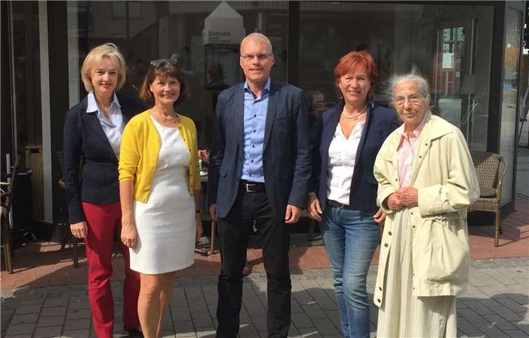Gutes Team: Landtagsabgeordneter Oliver Krauß mit (v.li.) Ariane Stech, der FU-Vorsitzenden Sabrina Gutsche, Anne Viehmann und Erika Meyer zu Drewer.privat