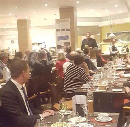 Gutes Tun und gleichzeitig die rotarische Freundschaft auch clubübergreifend pflegen, das war das Motto des zweiten Rotary Charity-Dinners im Hotel Mercure.Foto: privat