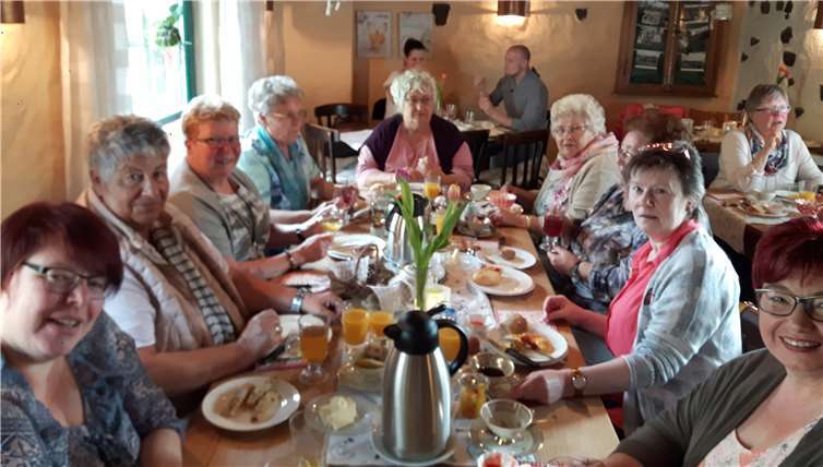 Gutgelaunt genossen die Teilnehmer ihr leckeres Frühstücksbuffet.privat