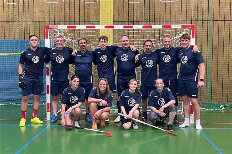 Gutgelaunt präsentierten sich die siegreichen Lehrerteams. Fotos: Realschule plus und FOS Untermosel