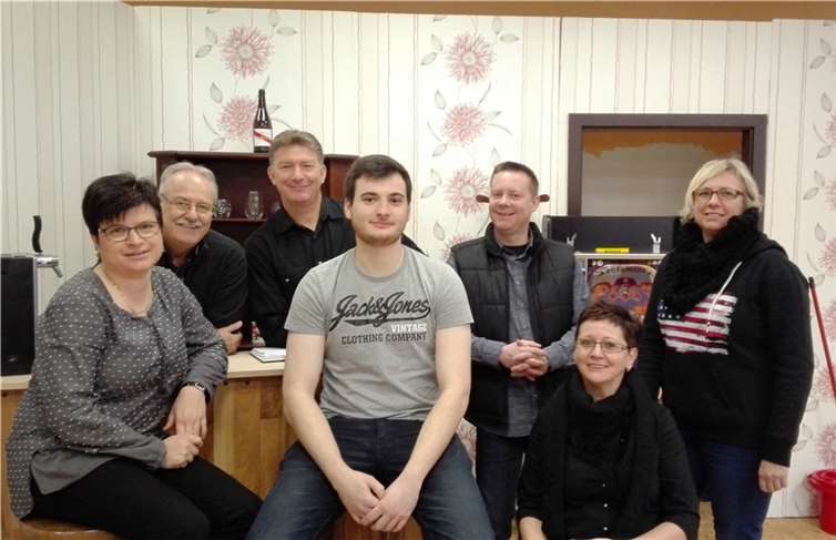 Gutgelaunt üben die Akteure der Theatergruppe Urbach zurzeit für ihr neues Stück.privat