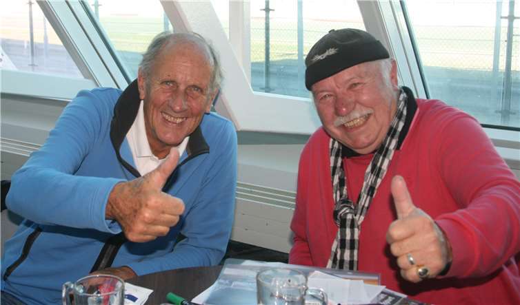 H. J. Stuck im Gespräch mit Motorjournalist Klaus Ridder.Foto: Geschi Ridder