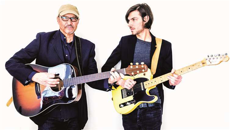 HP Barrenstein und Max Barrenstein, alias „Two Dylan, haben ein brillantes Programm rund um die Songs des Literatur-Nobelpreisträgers zusammengestellt. Foto: privat