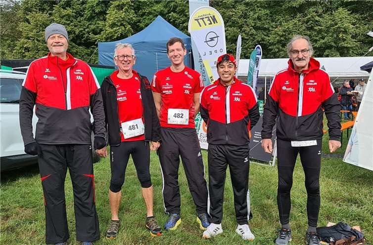 HSC-5/10 km Läufer vor dem Start am Laacher See.