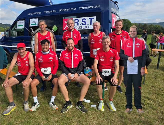 HSC – RunningTeam erfolgreich beim Volkslauf „ Rund-um-den-Laacher See „ mit Silber in der 10.000 m Teamwertung. Fotos: HSC Gamlen
