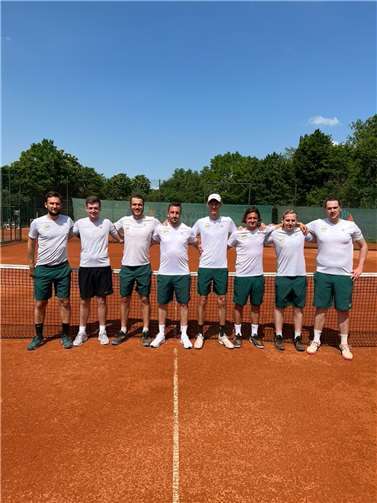 HTC-Mannschaft Herren I (von li.) Tim Kückelhaus, Timm Mahler, Alexander Leeser, Philipp Michels, Jan Dietrich, Max Bohl, Raphael Weiler und Jonas Mahler. Foto: HTC