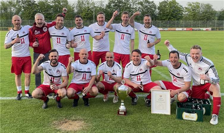 Haben allen Grund zum Jubeln: die Spieler des Ahrweiler BC Ü35. Quelle: Fußballverband Rheinland e. V.