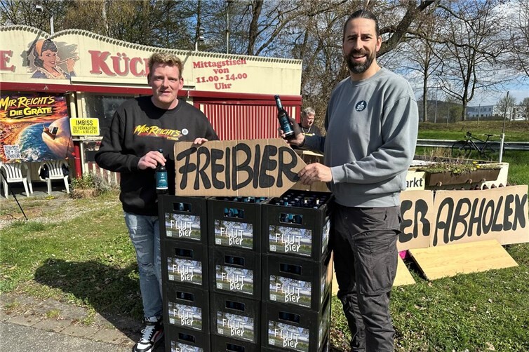 Haben ein Herz für Durstige: Partysänger Die Gräte (l.) und Michel Juchem. 