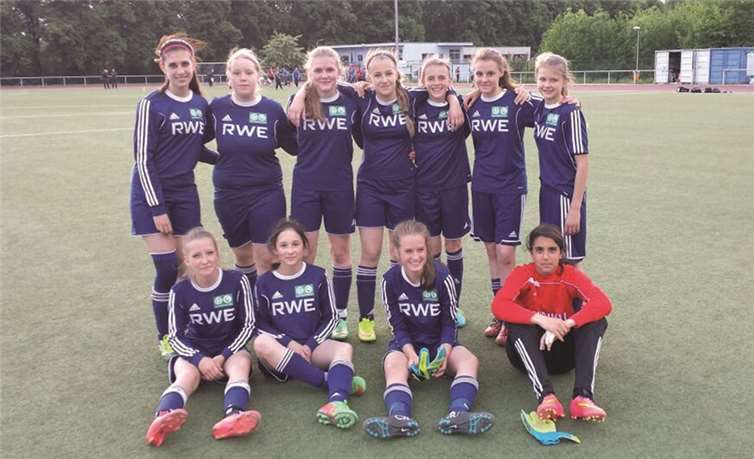 Haben eine Klassesaison gespielt: Die C1-Mädchen vom FC Rheinbach. privat