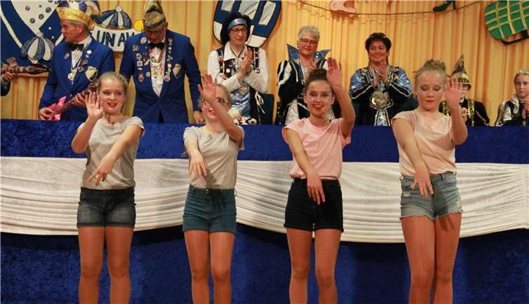 Haben sich alles selbst beigebracht - die vier jungen Ladies vom Tanz der Jugend.