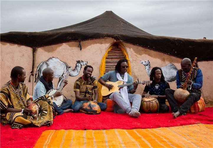 Habib Koite & Bamada kommen am 6. Juni (hoffentlich) nach Montabaur.Foto: Margot Canton Lamousse 2016