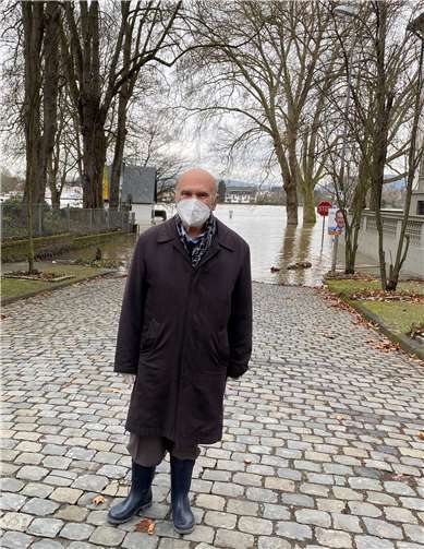 Habib Senn vor dem Hochwasser.