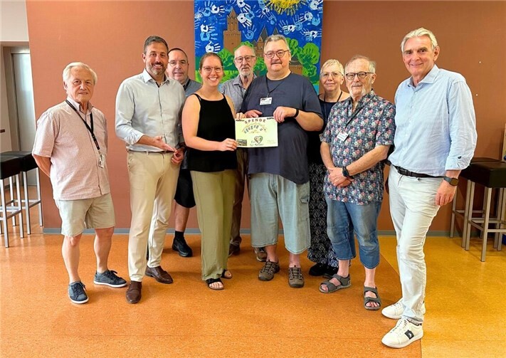 „Häcker 60Plus“ spenden 500 Euro an das Haus der Familie Andernach.