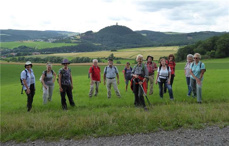 Hain mit Burg Olbrück im Hintergrund.Foto: privat