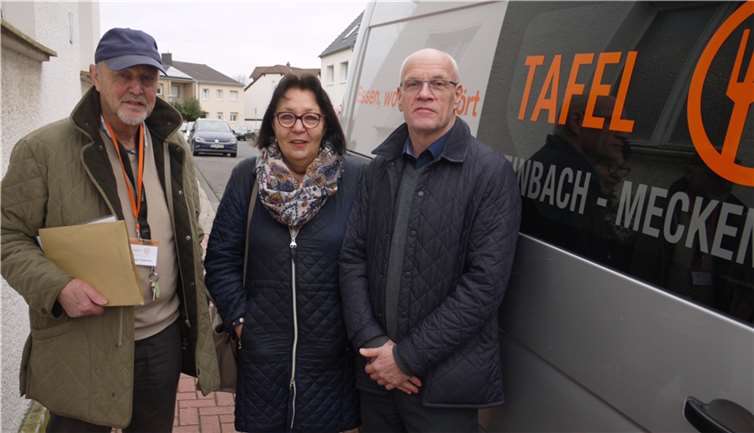 Hajo und Monika Waller zusammen mit dem Tafel-Vorsitzenden.  Foto: privat