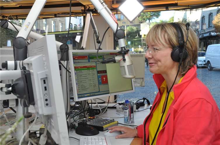 „Hallo Mayen – hier ist SWR1 aus dem gläsernen Studio“,moderierte SWR1-Moderatorin Steffi Vitt die Sendung an.