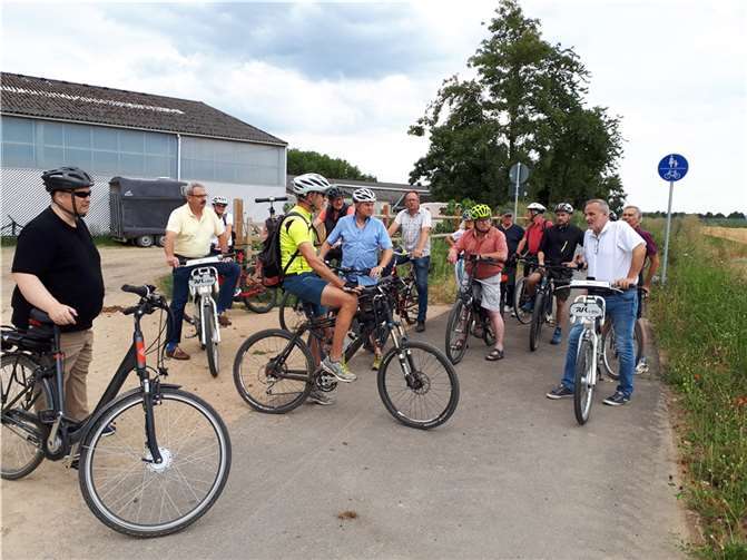Halt am neuen Radweg hinter dem Gut Holzem. Foto: ADFC Wachtberg