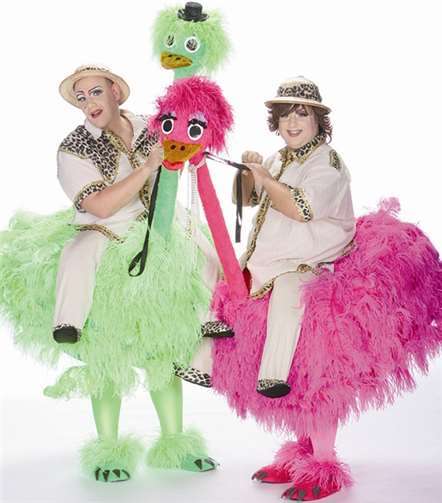 „Ham & Egg“ präsentieren in ihrer neuen Show noch nie da gewesene Kostüme. privat