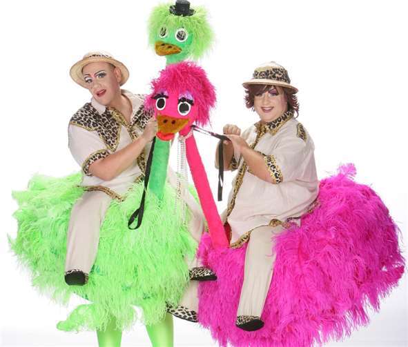 „Ham & Egg“ präsentieren mit ihren Kostümen und Sketchen eine Show, die ihresgleichen sucht. privat