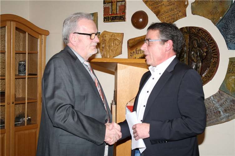 Hambuchs Ortsbürgermeister Franz-Josef Brengmann bedankte sich stellvertretend bei Karl-Heinz Münich für die gute Zusammenarbeit.