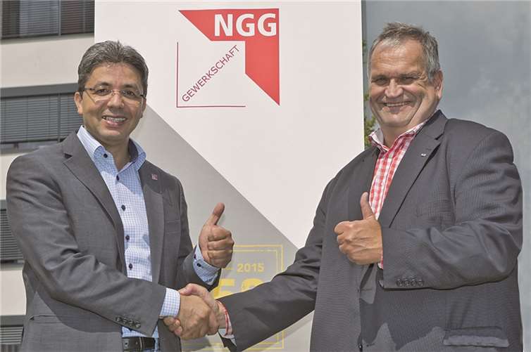 Hand drauf: V.l. Mohamed Boudih wird neuer Chef der NGG-Region Köln. Er übernimmt die Nachfolge von Ernst Busch. „Als neuer Geschäftsführer will ich für die Beschäftigten klare Verbesserungen herausholen“, sagt Boudih.NGG