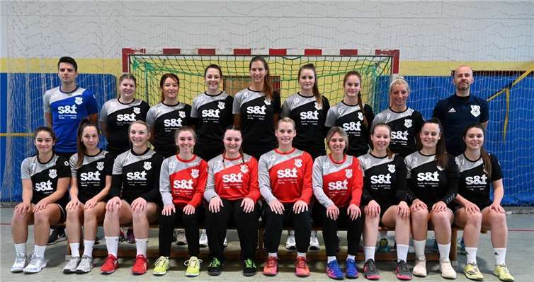 Handball Mannschaftfoto und Trainer Welling Damen Andreas Walz.Foto: Privat