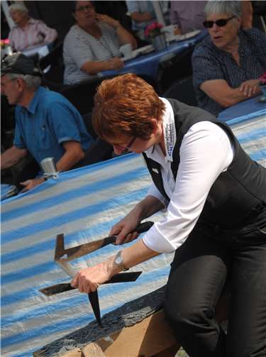 Stein- und Burgfest wirft seine Schatten voraus: Vorbereitungen laufen! Handwerk zum Anfassen gibt’s beim Stein- und Burgfest auf dem Mayener Marktplatz zu erleben. Jasmin Franz/Stadt Mayen