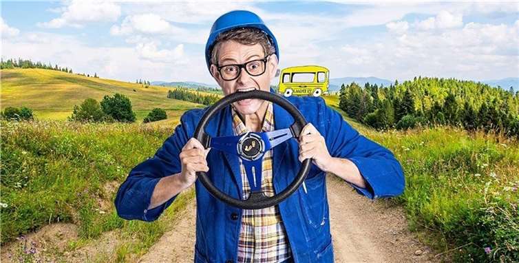 Handwerker Peters und seine Gäste werden eine Bustour der besonderen Art erleben. Foto: Kay-Uwe Fischer