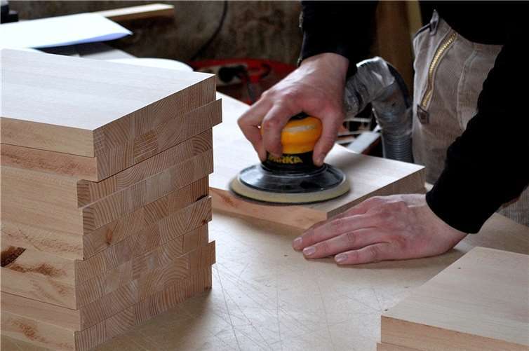 Handwerker sind Praktiker. Häufig führt die Fokussierung auf die praktischen Arbeiten zu Liquiditätsproblemen. Foto: pixabay.com © Detmold(CC0 Public Domain)