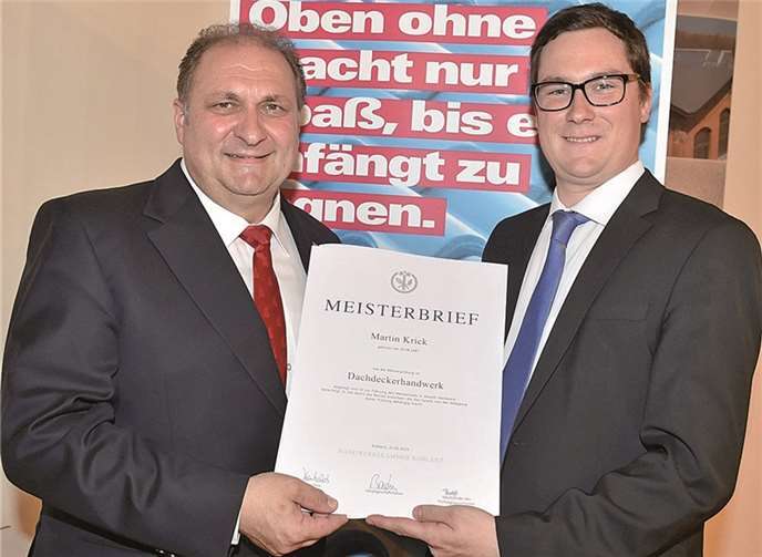 Handwerkspräsident Hans Peter Wollseifer und Prüfungsbester Martin Krick.