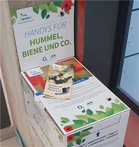 Handysammelbox im Rathaus Kobern-Gondorf. Foto: NABU/Heinz-Werner Lunnebach
