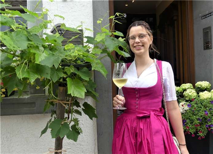 Hanna Bauer wurde beim diesjährigen Senheimer Weinfest zur neuen Weinkönigin der Moselgemeinde ernannt. Fotos: TE