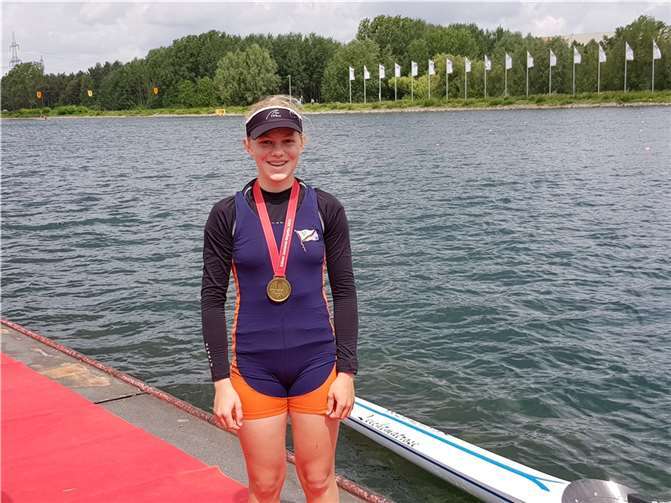 Hanna Sopp nach ihrem Rennen am Siegersteg in Köln. Foto: RGL