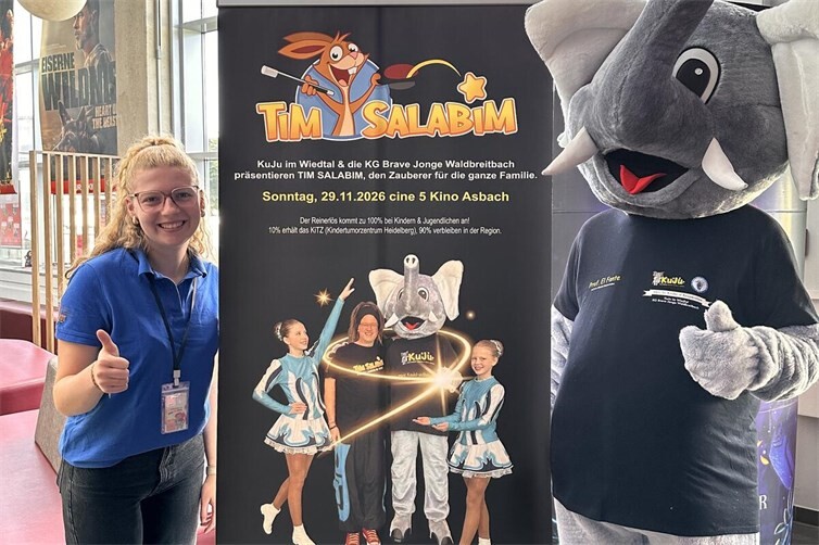 Hannah Hopp (KG „Brave Jonge“) und Professor El Fante „KuJu Maskottchen“