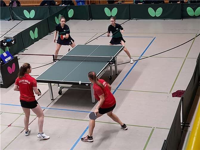 Hannah Krießbach und Hannah Schönau bei ihrem Sieg im Doppel. Fotos: TTC