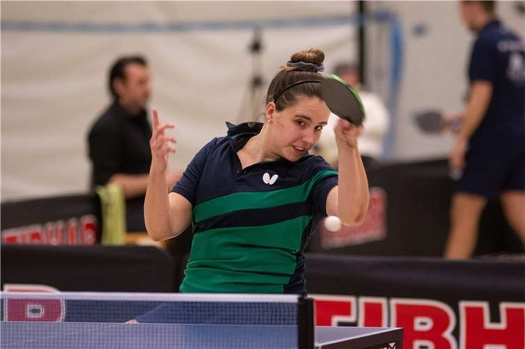 Hannah Schönau von der 1. Damenmannschaft in Aktion.