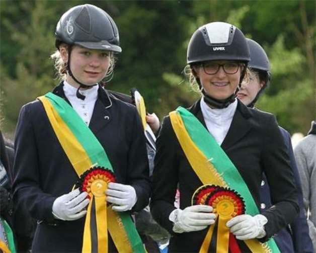 Hannah und Lilly gewannen die Mannschaftswertung der Landesjugendschärpe 2018.