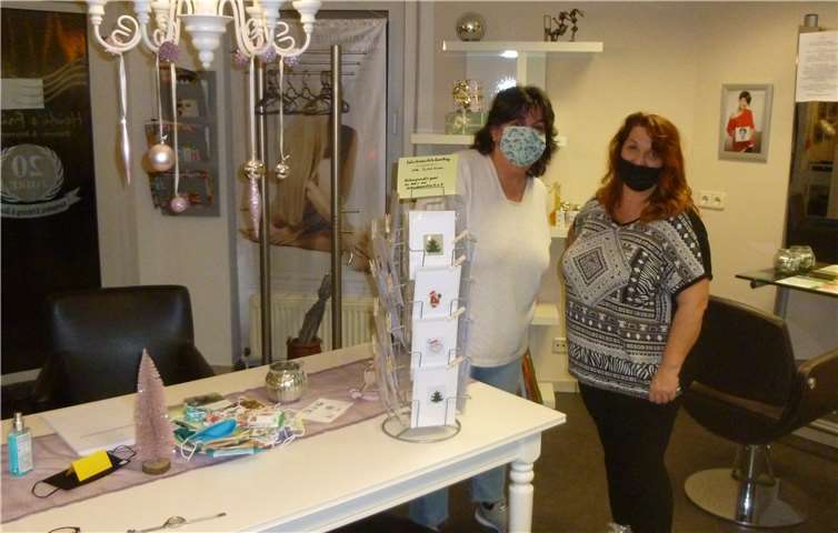 Hannelore Rick (l.) und Heidi König freuen sich über die gemeinsam realisierte Aktion. Fotos: privat