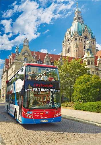 Hannover lässt sich auch prima mit einem Hop-on-Hop-off-Doppeldecker-Bus erkunden.Foto: epr/ Hannover Marketing undTourismus GmbH/Lars Gerhardts
