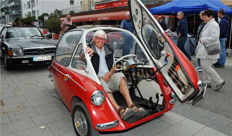 Hans Adam Schmitz war mit seinem „Heinkel Kabine Typ 154“ aus Meckenheim an die Rheinpromenade gekommen.