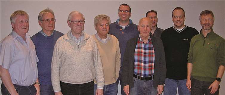Hans-Alfons Klodner (stellv. Vorsitzender), Bruno Hecker (stellv. Kassenwart), Werner Wolf (erster Vorsitzender),Dieter Lanzsch (Notenwart), Peter Kriechel (ehemaliger stellv. Vorsitzender), Erich Krämer (Beisitzer), Ingo Krämer (Schriftführer), Markus Schrader (ehemaliger stellv. Kassenwart) und Rainer Bucher (erster Kassenwart) (v.l.n.r.).privat