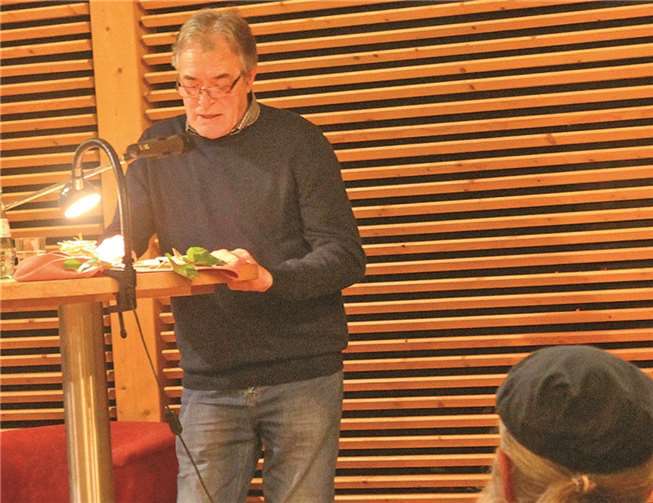 Hans Astor liest aus seinem Buch „Teuflische Machtgier“. privat
