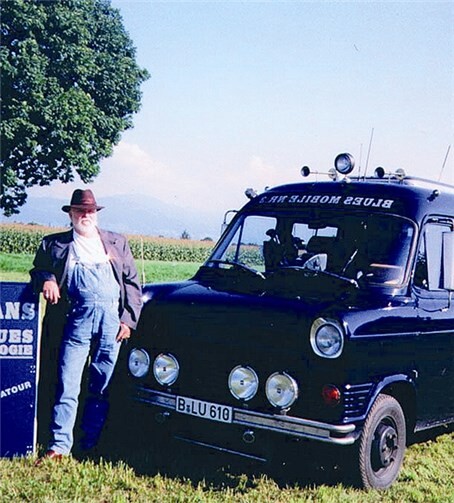 Hans Blues & Boogie unterwegs im umgebauten Ford Transit.Privat
